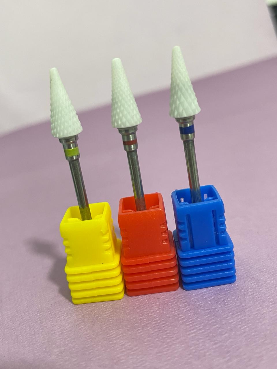 Punta cónica de cerámica